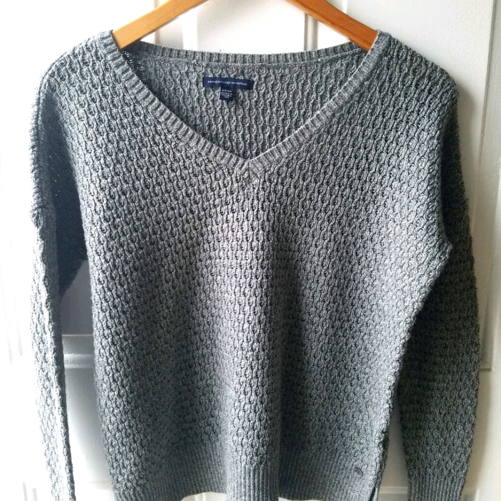American Eagle V Neck Knit sweater